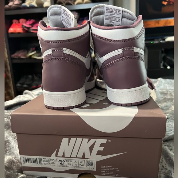Nike air Jordan 1 retro high OG white/ mauve 6.5Y =8 in women’s - Picture 4 of 9